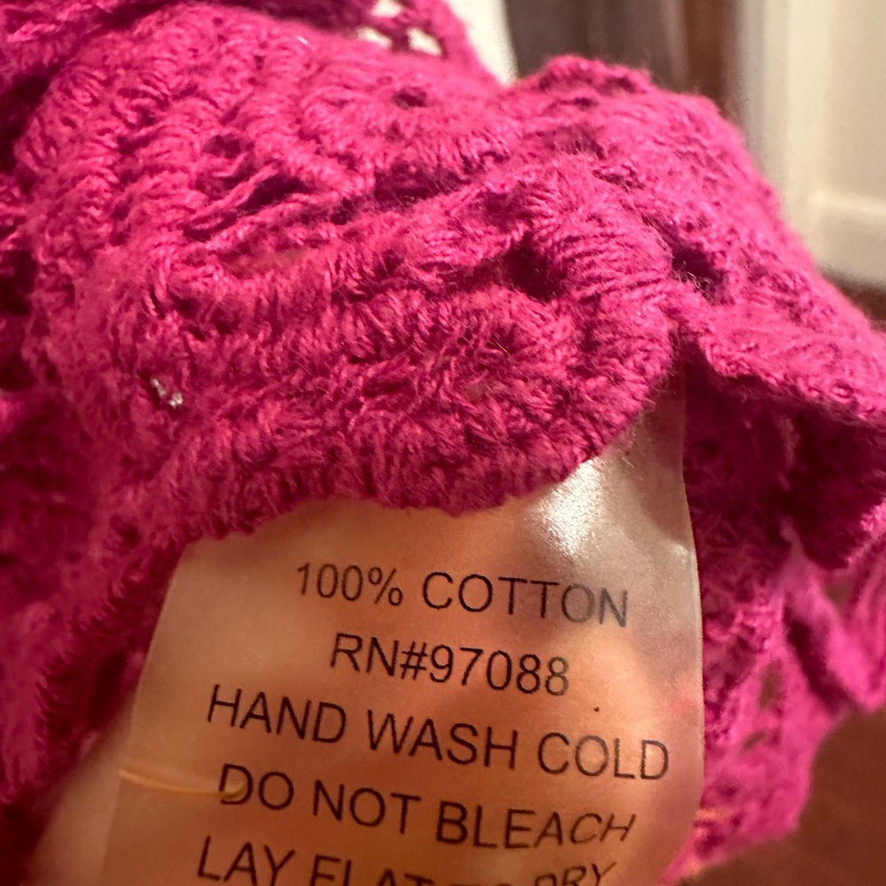dELiA*s 100% Cotton Crochet Lace Crop Top in Berry/ Magenta - Picture 3 of 3